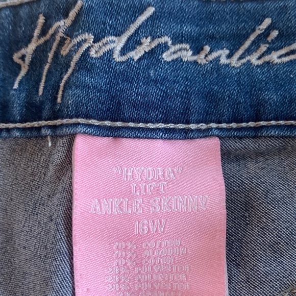 Hydraulic Straight legged Jeans - Picture 6 of 7